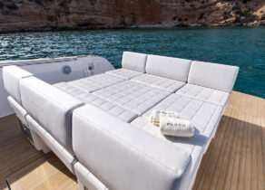 yacht charter pardo 38 sunLoungers