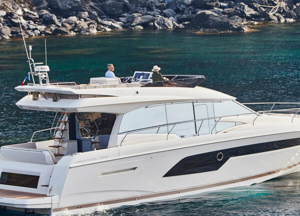 couple on the motor yacht prestige 520 mallorca