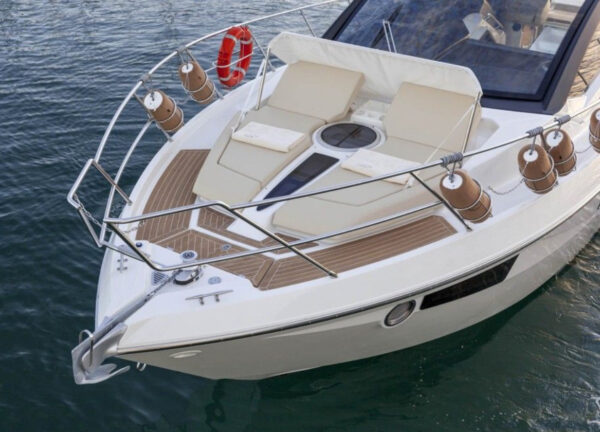 charter yacht cranchi m44ht bow