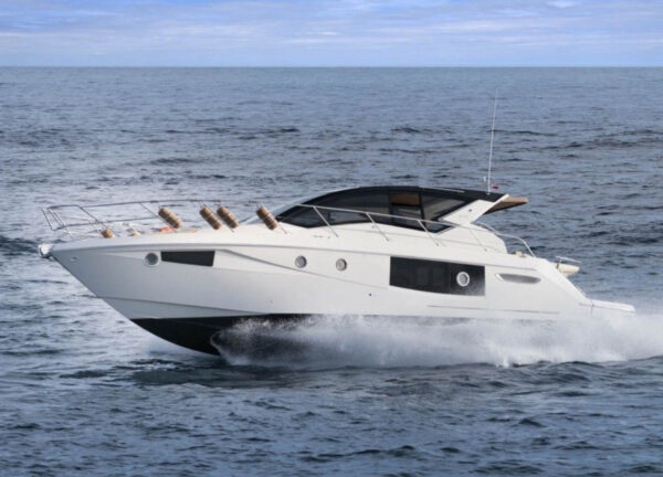 charter yacht cranchi m44ht port adriano