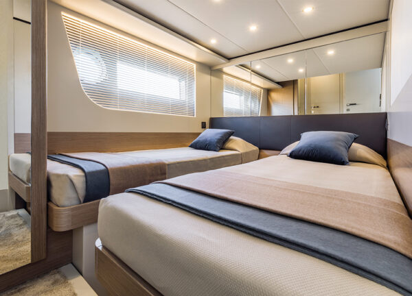 charter yacht absolute62fly double cabin