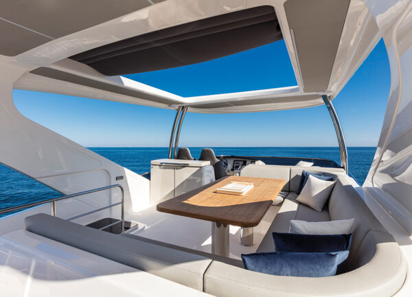 charter yacht absolute62fly flybridge