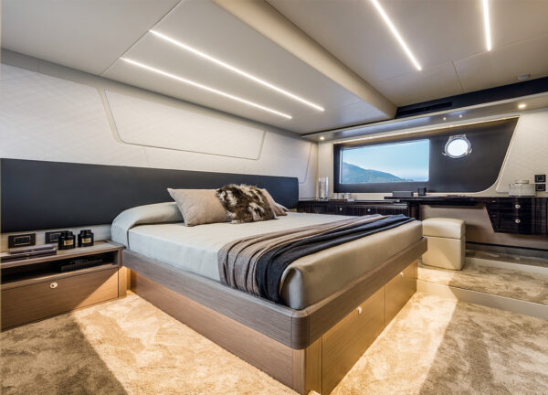 charter yacht absolute62fly master suite