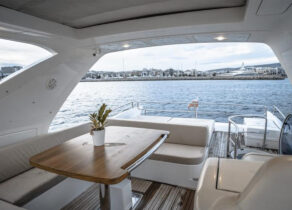 charter yacht azimut68s notdeadyet Essen Flybridge