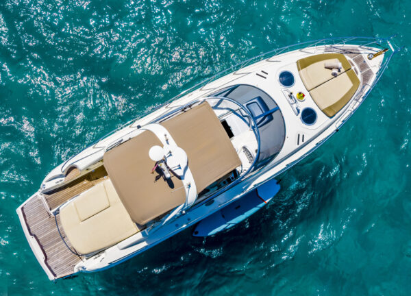 yacht charter cranchi 41 gin tonic balearics