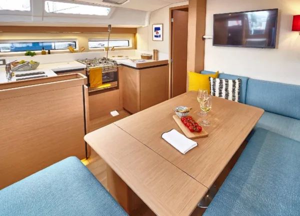 Jeanneau sun odyssey 490 dining