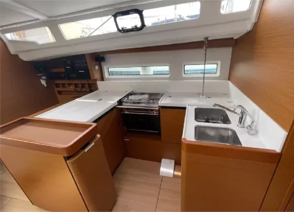 jeanneau sun odyssey 440 kitchen