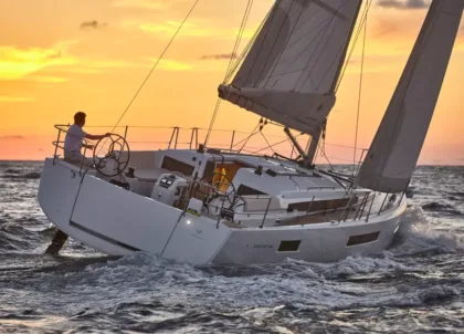 jeanneau sun odyssey 440 sailing