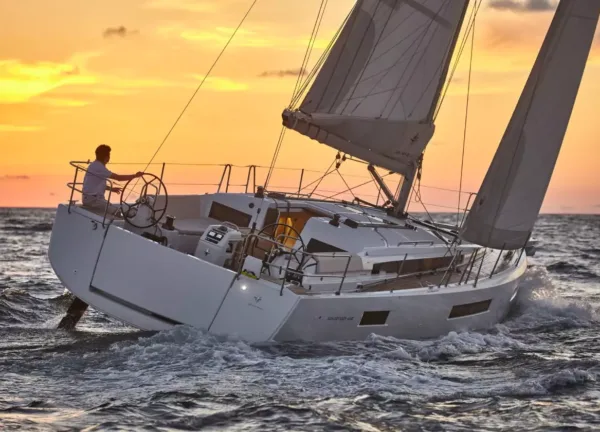 jeanneau sun odyssey 440 sailing