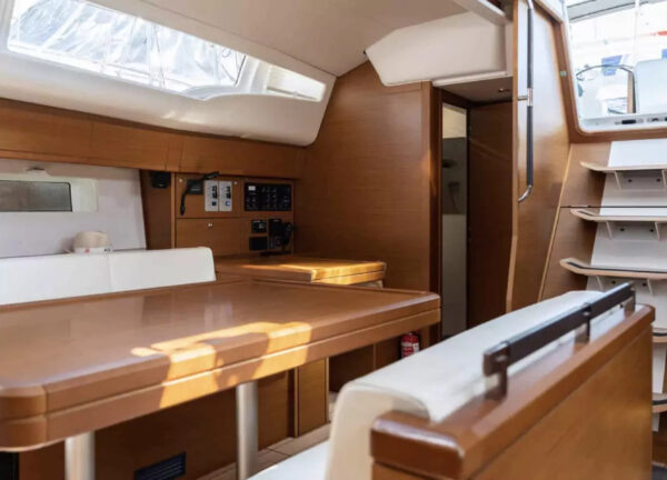 sailing yacht jeanneau 54 2023 totufo dining 65802b13b0409