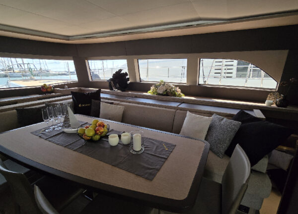 Lagoon Sixty 5 Sittingarea