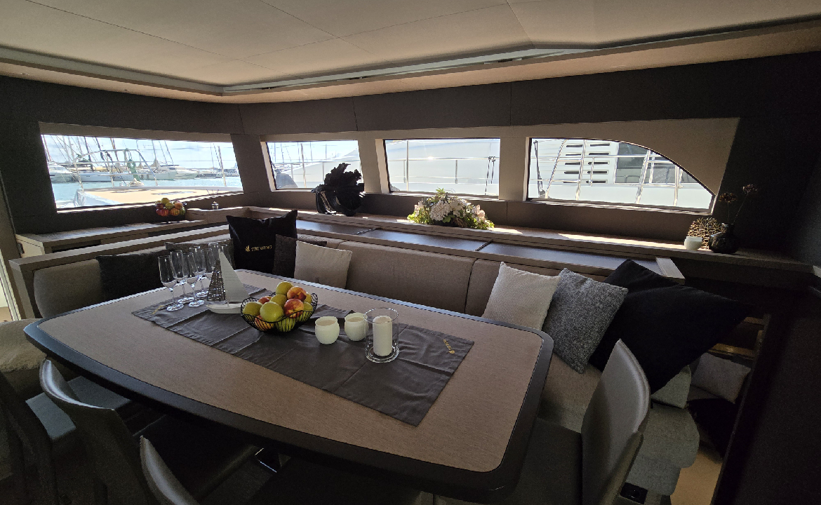 Lagoon Sixty 5 Sittingarea