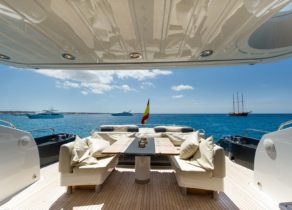 upperdeck-seating-luxury-yacht-sunseeker-predator-84-balearic-islands