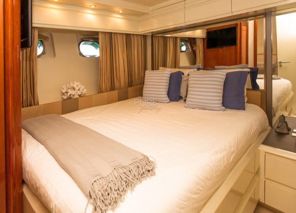 cabin luxury yacht mochi craft 85 balearic islands
