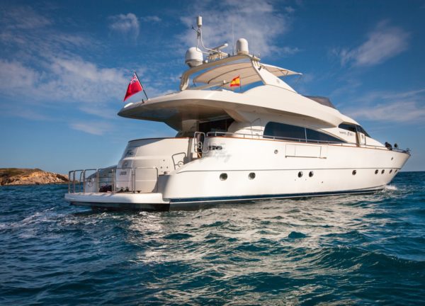 luxury yacht mochi craft 85 balearics