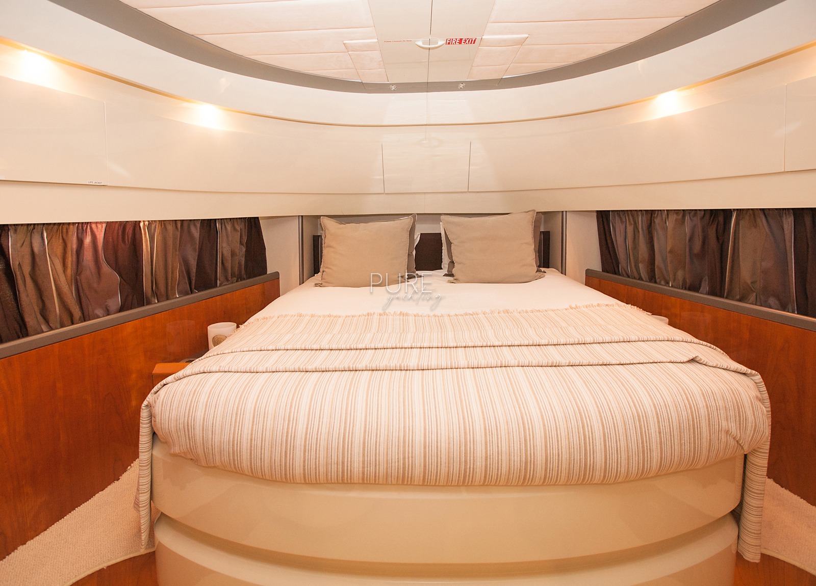 vip cabin luxury yacht mochi craft 85 balearics