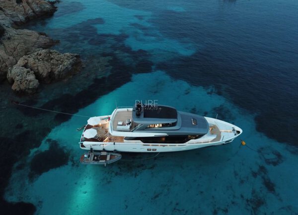 charter luxury yacht sanlorenzo sx88