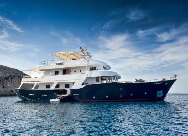 luxury yacht navetta 31 balearic islands