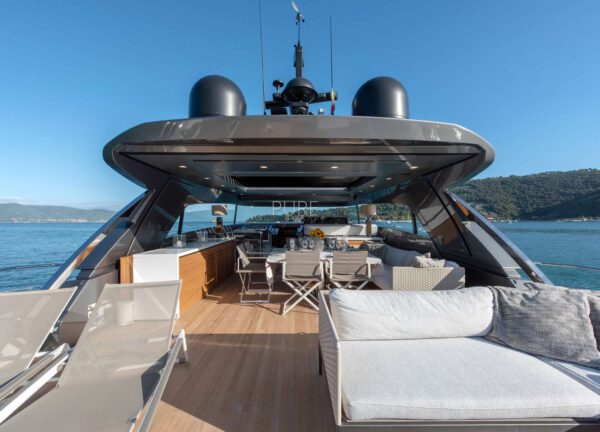 sunbeds luxury yacht sanlorenzo sx88