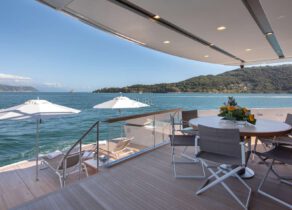 upperdeck-charter-luxury-yacht-sanlorenzo-sx88