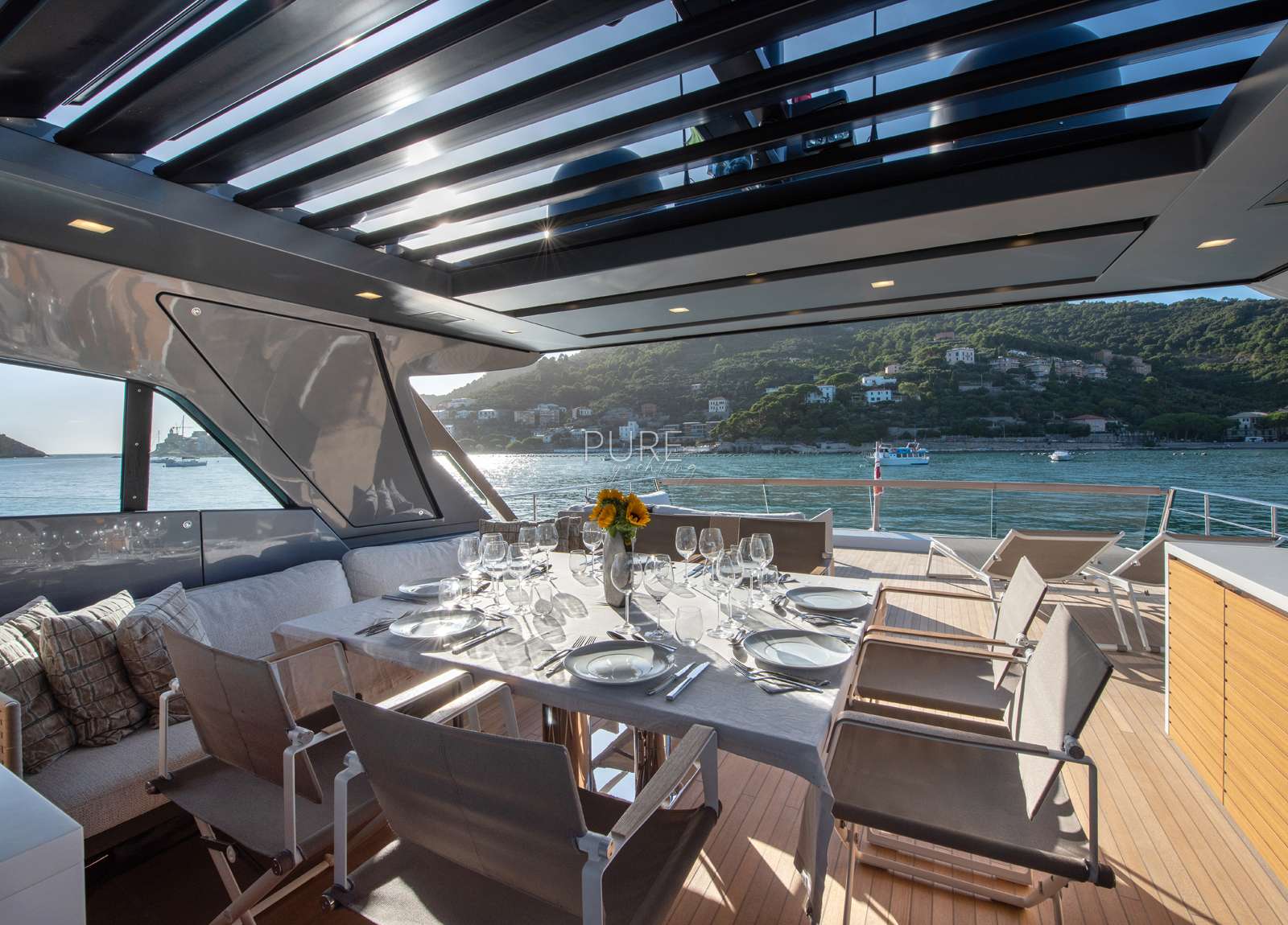 upperdeck seating charter luxury yacht sanlorenzo sx88