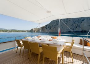 upperdeck-seating-luxury-yacht-navetta-31-balearic-islands