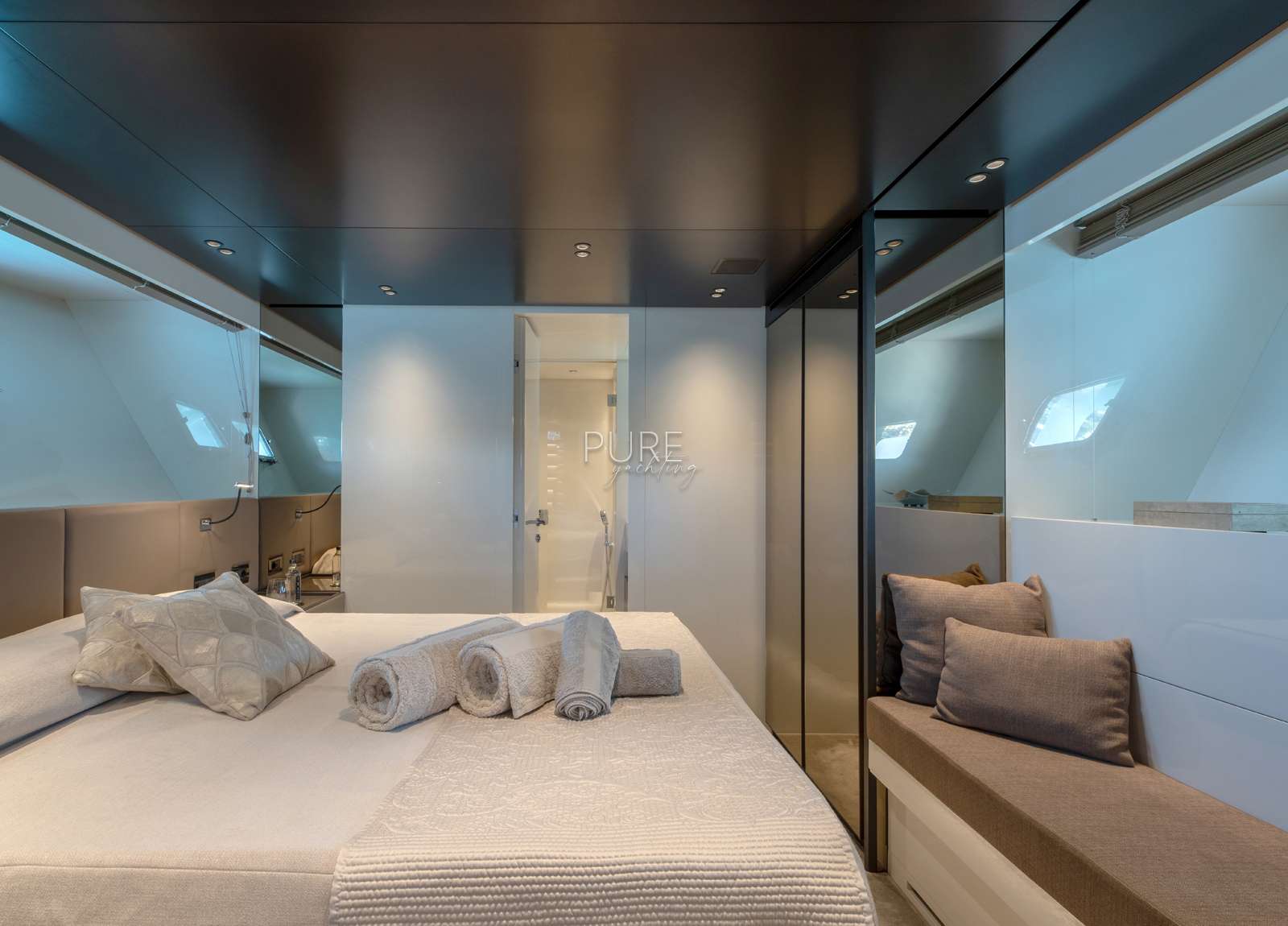 vip bedroom yacht charter sanlorenzo sx88
