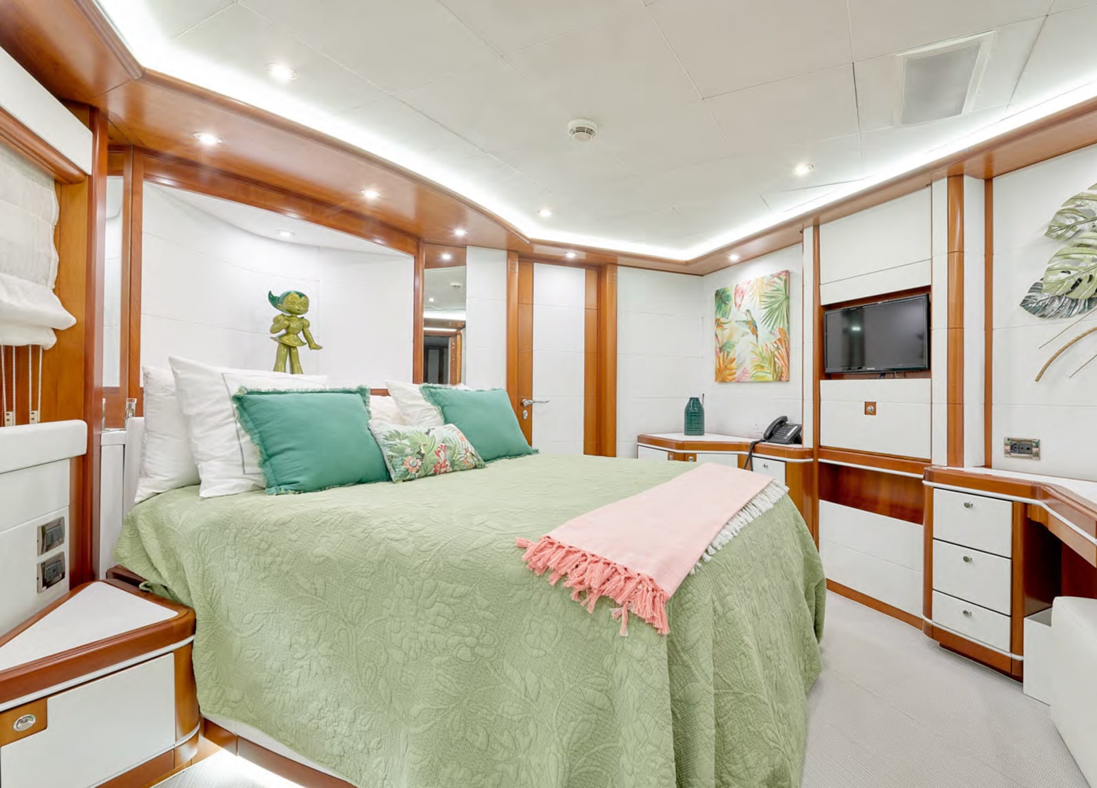vip cabin luxury yacht crm 130 bunker