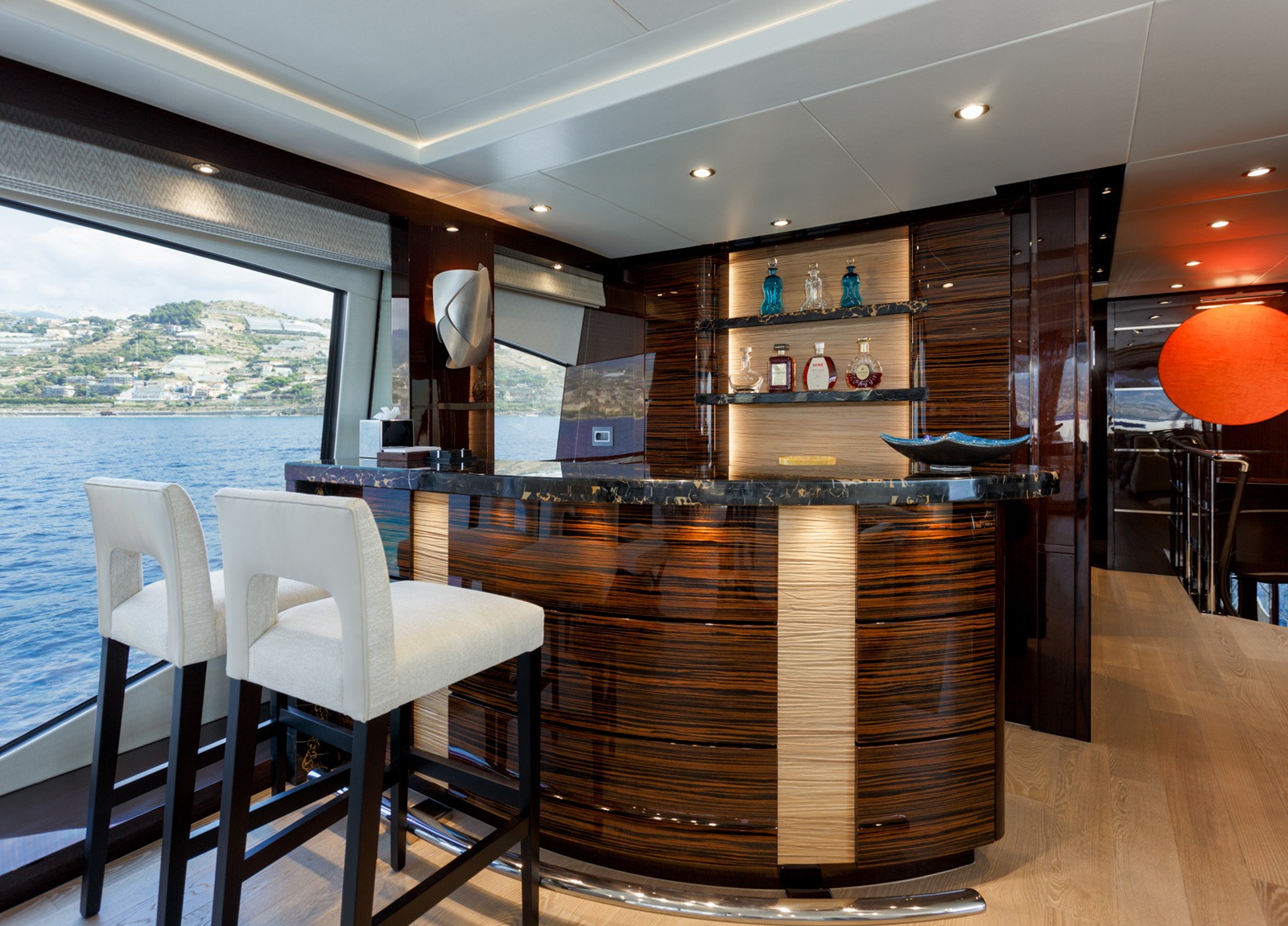 bar luxusyacht sunseeker 131 ladym