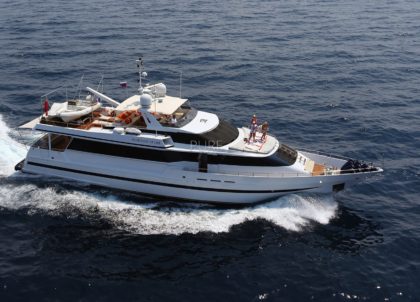 luxury-yacht-heesen-28m-heartbeat-of-life-charter
