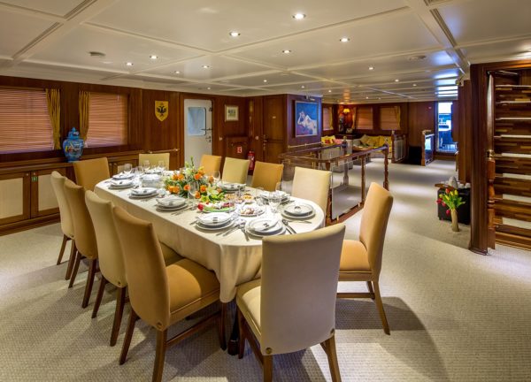 dining luxury yacht donna del mare croatia