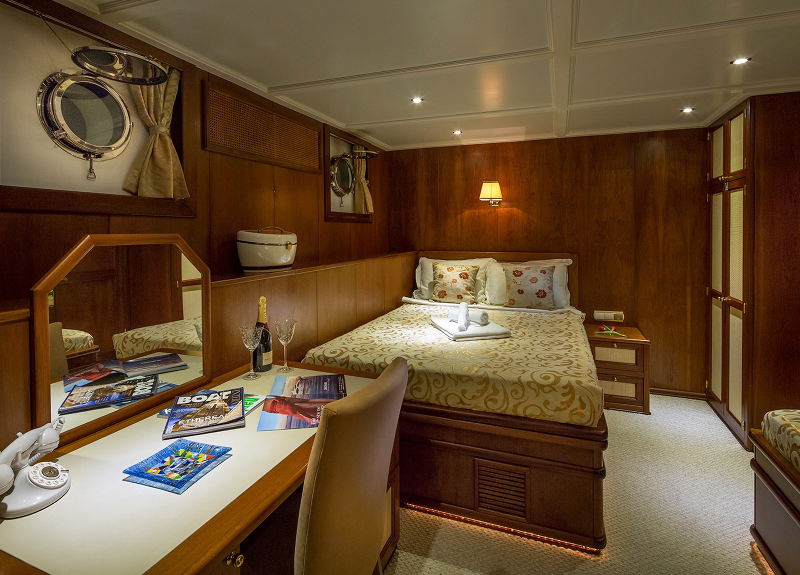doublebed cabin luxury yacht donna del mare