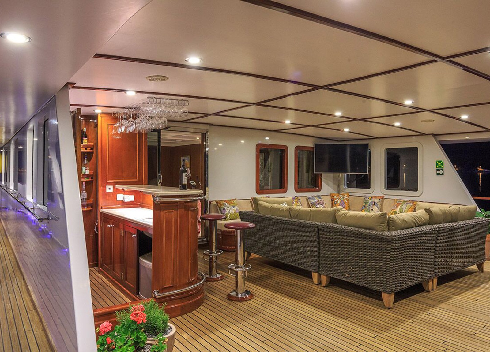 livingroom luxury yacht donna del mare charter