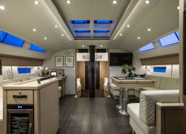 lounge luxury yacht thea of southampton