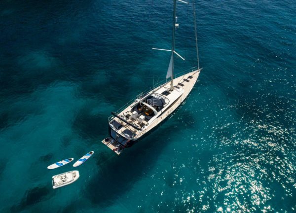 luxury yacht jeanneau 64 thea of southampton charter