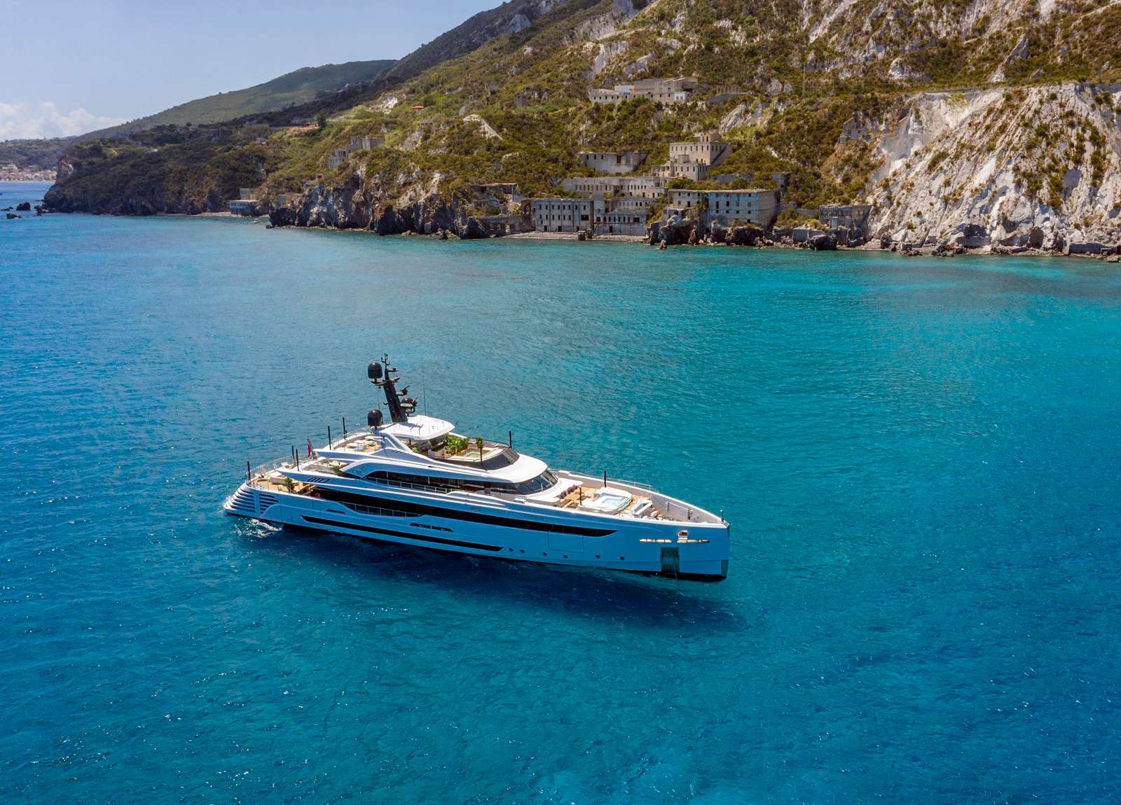 luxury yacht rossinavi 50m lel