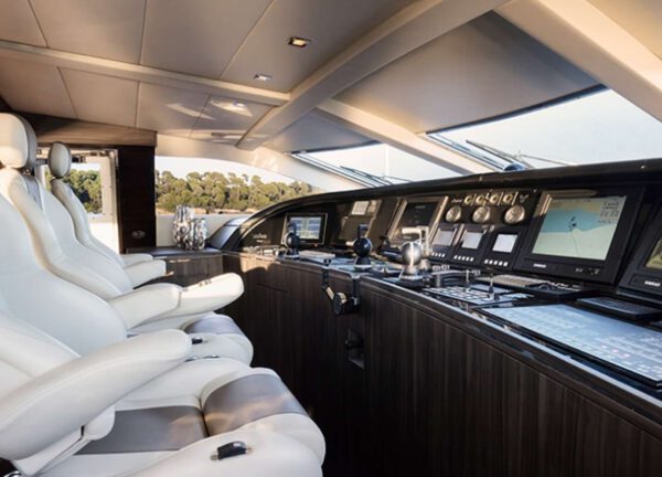 bridge luxury yacht leopard 34 western mediterranean