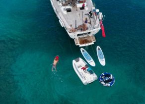 luxury-sailing-yacht-oyster-825-champagne-hippy-balearics