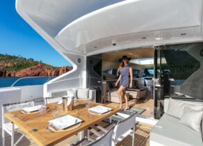 upperdeck-luxury-yacht-mangusta-108-lady-b