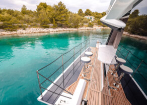 bar-outside-luxus-yacht-galeon-640-fly-2