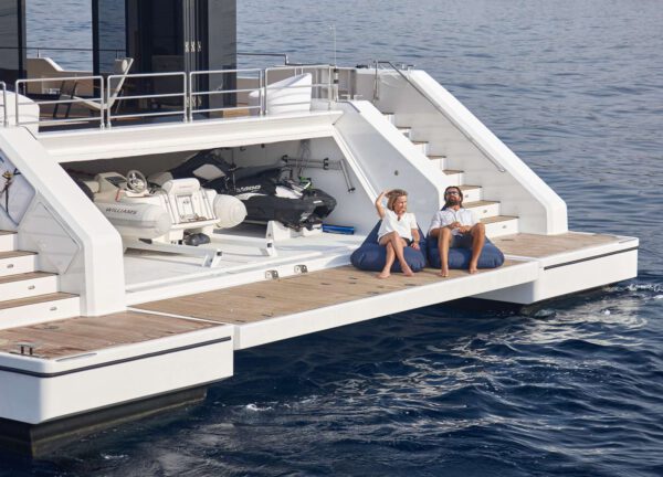 rear luxury catamaran sunreef supreme 68 midori