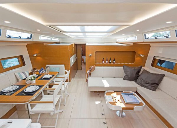 lounge luxury yacht hanse 675 nadamas