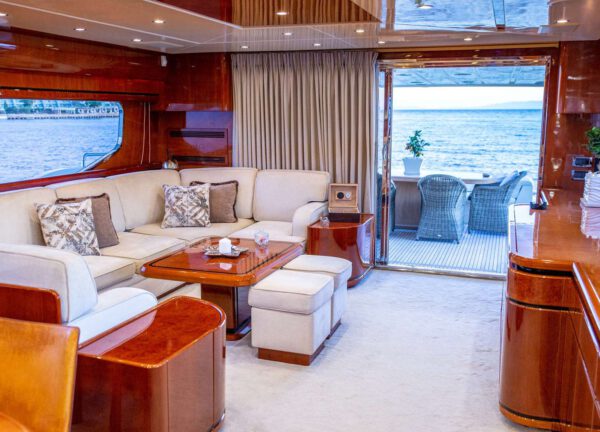 lounge luxury yacht possilipo 80 pareaki charter