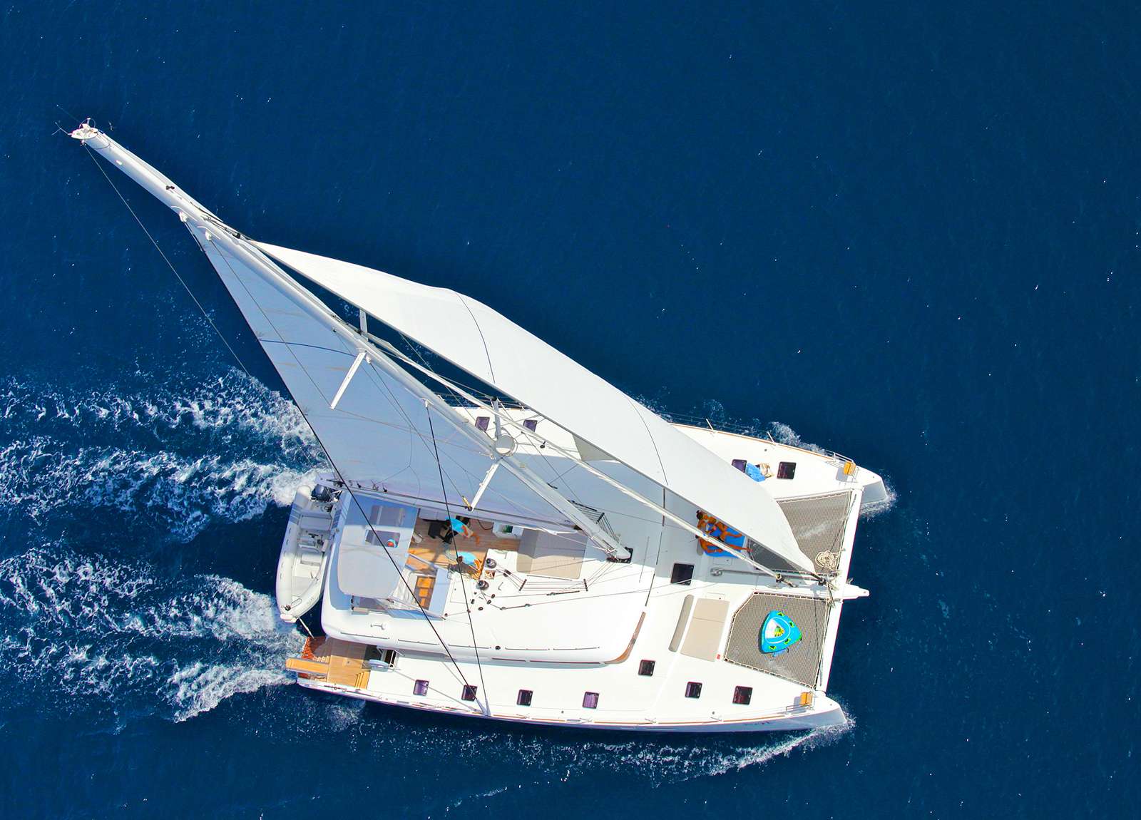 luxury catamaran lagoon 620 nova charter