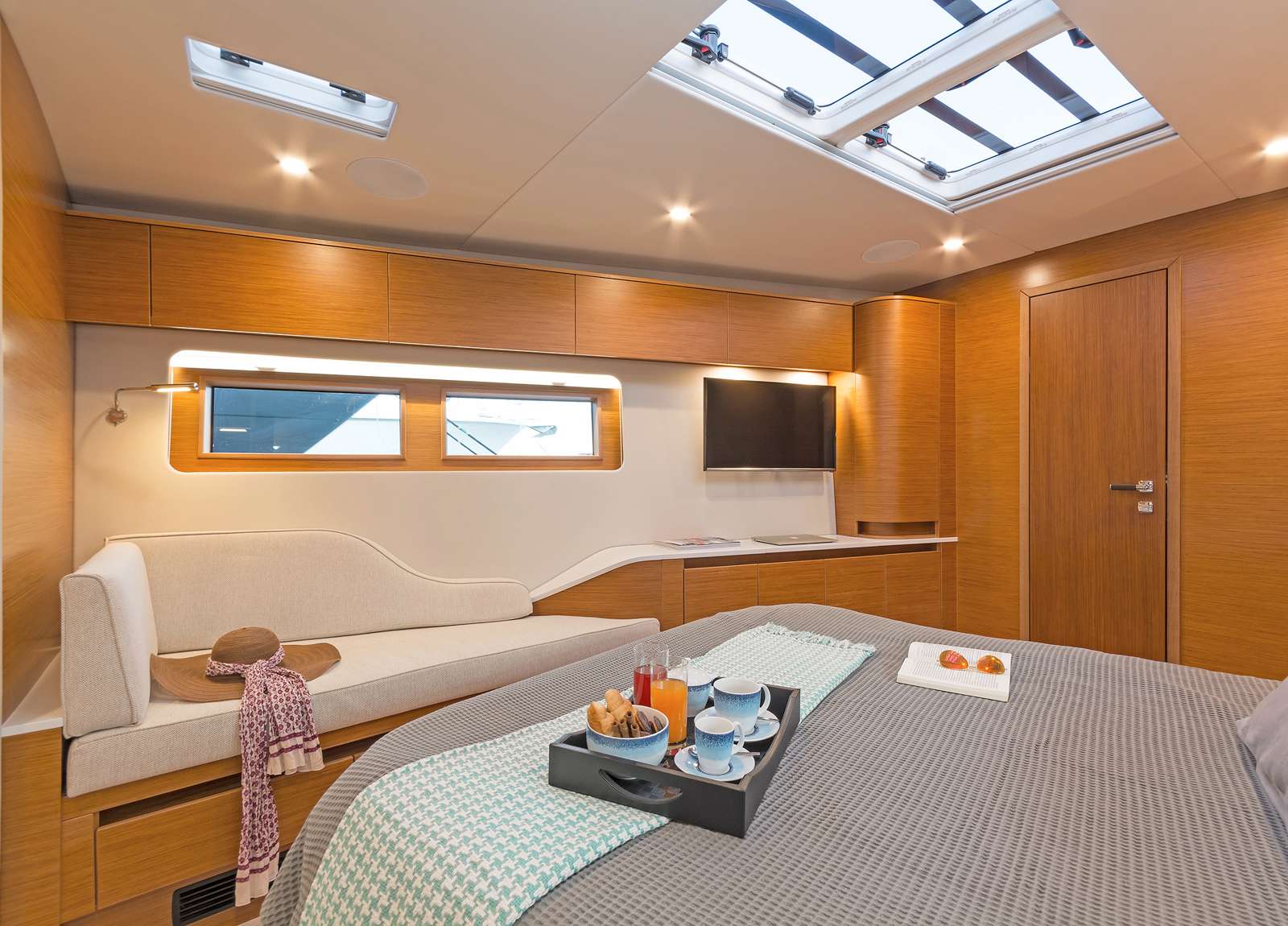 master cabin luxury yacht hanse 675 nadamas greece