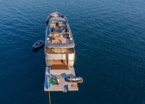 rear-luxury-yacht-admiral-101-summer-fun-greece