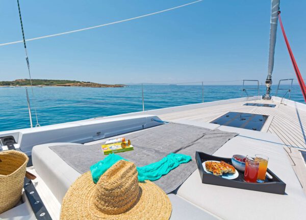 sunbeds luxury yacht hanse 675 nadamas