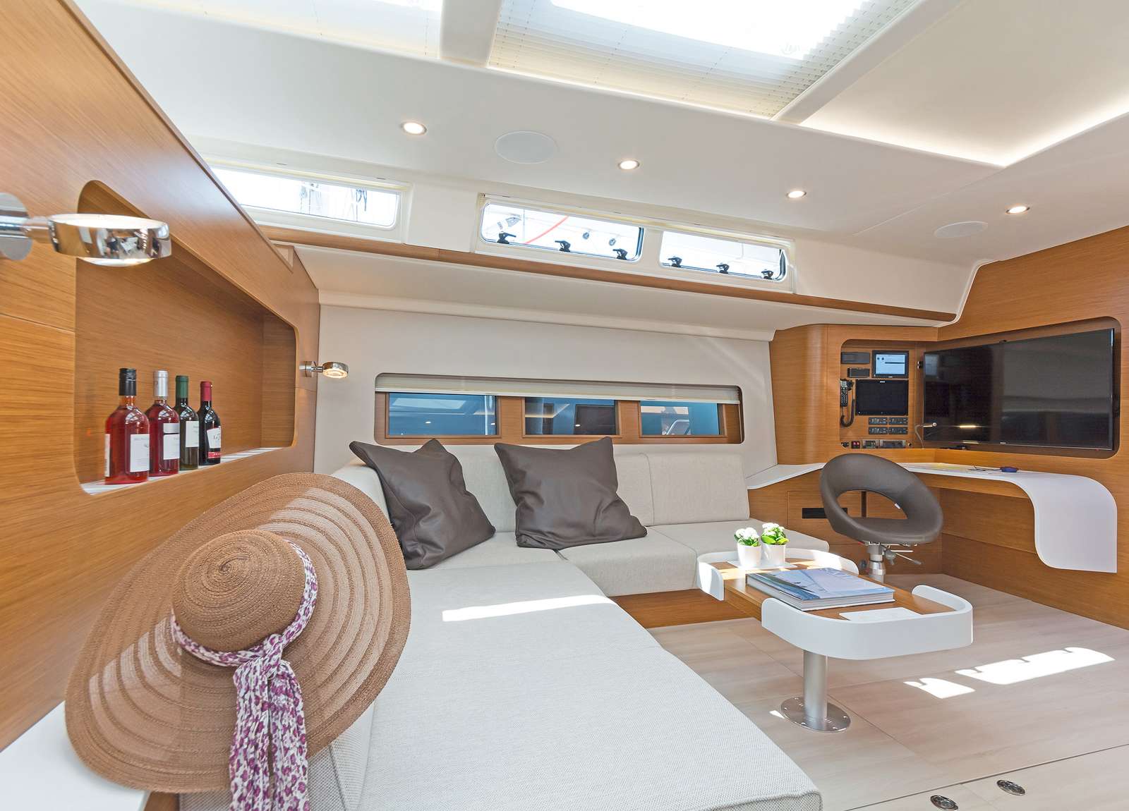 vip cabin luxury yacht hanse 675 nadamas