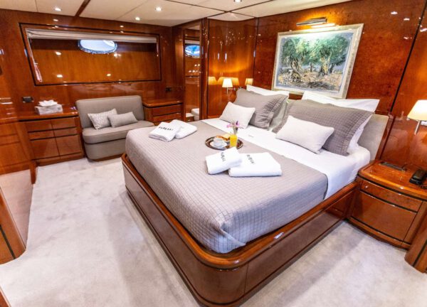vip cabin luxury yacht possilipo 80 pareaki greece