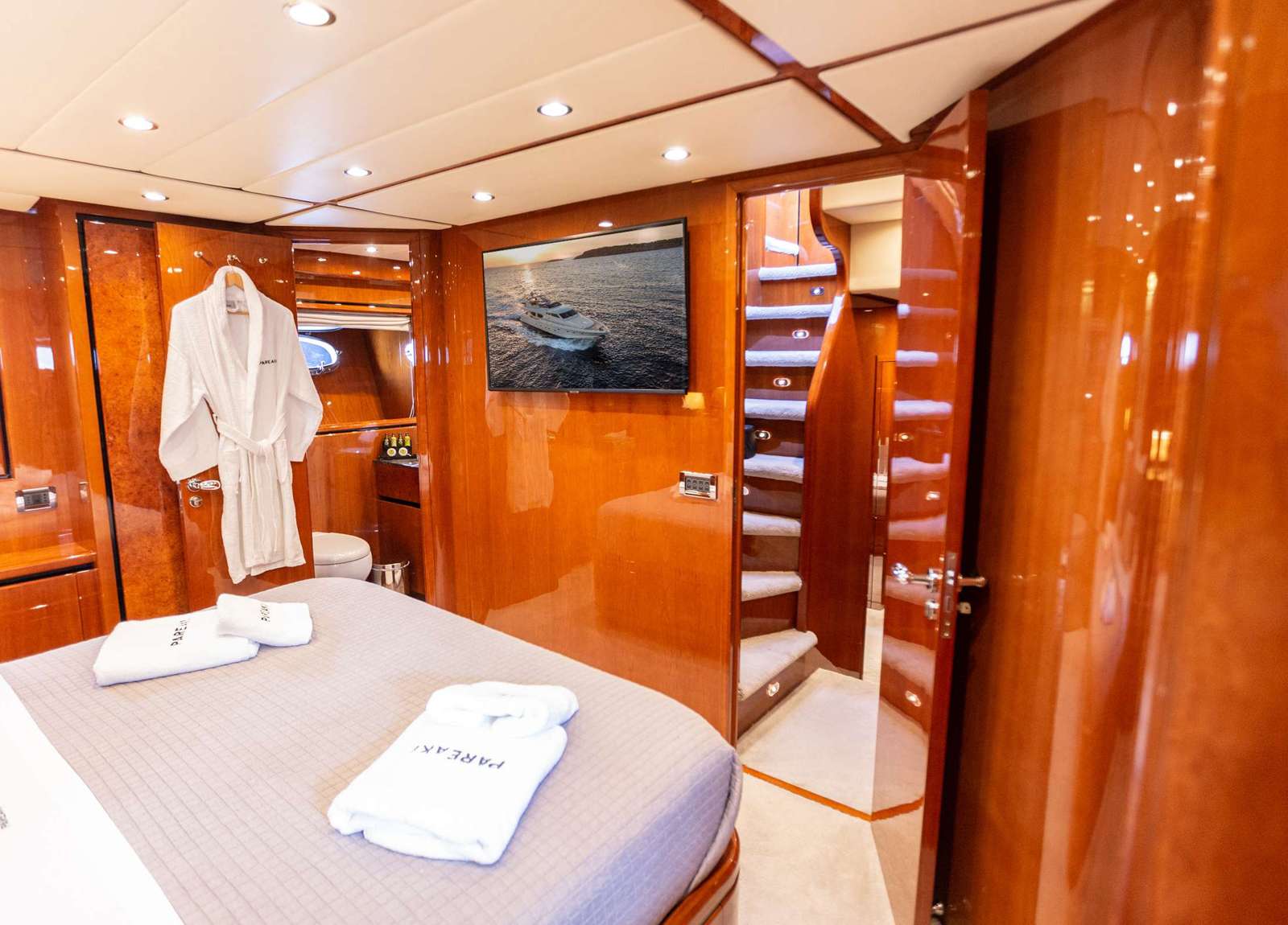 vip cabin luxury yacht possilipo 80 pareaki